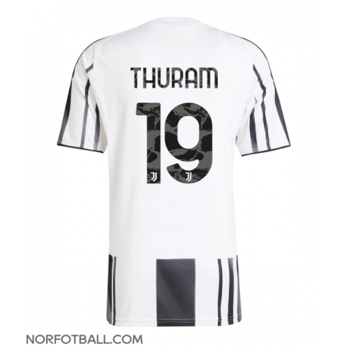 Billige Fotballdrakt Juventus Khephren Thuram #19 Replika Hjemmedrakt 2025-26 Kortermet Billige Fotballdrakt Juventus Khephren Thuram #19 Replika Hjemmedrakt 2025-26 Kortermet